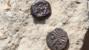 http://i.cdn.turner.com/cnn/dam/assets/111125012629-israel-western-wall-coins-story-body.jpg